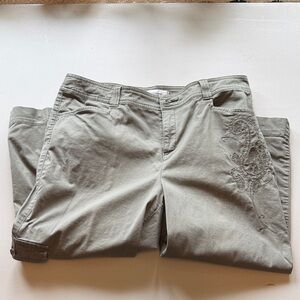 Croft & Barrow Olive Cargo Capris - Classic Utility Style Size 12